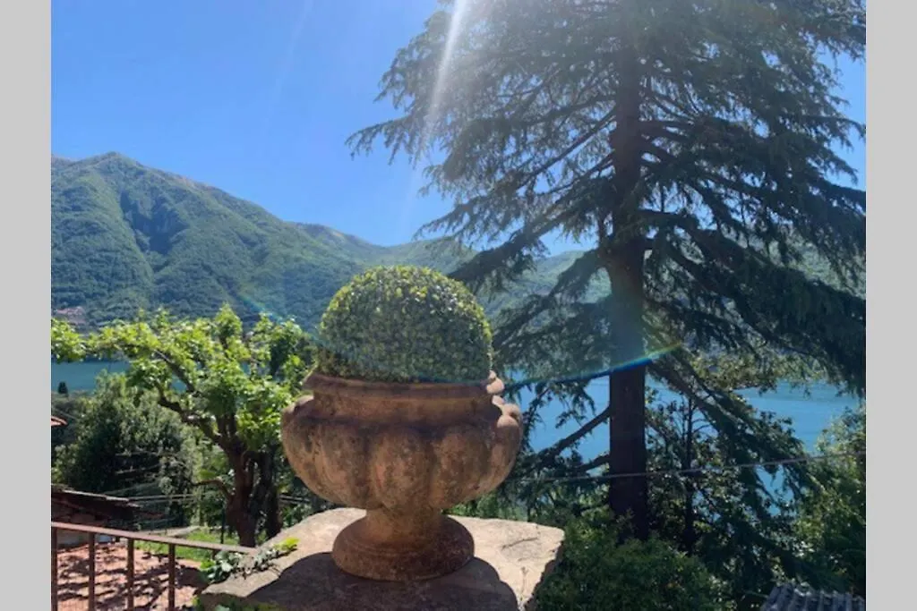 La Lanterna Apartment Carate Urio Italy