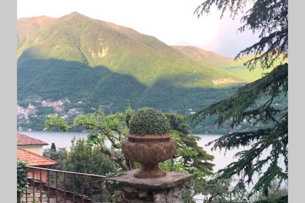 La Lanterna Apartment Carate Urio
